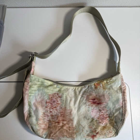 BAGGU Cream, Pink, and Green Shoulder Bag with Watercolor Design - Picture 2 of 3